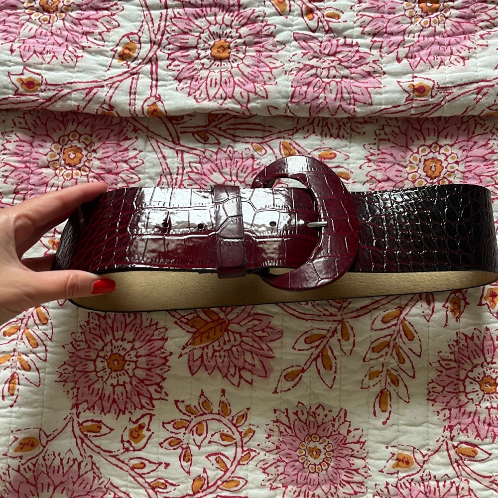 White House Black Market leather belt - Small. Embossed Alligator Skin Pattern